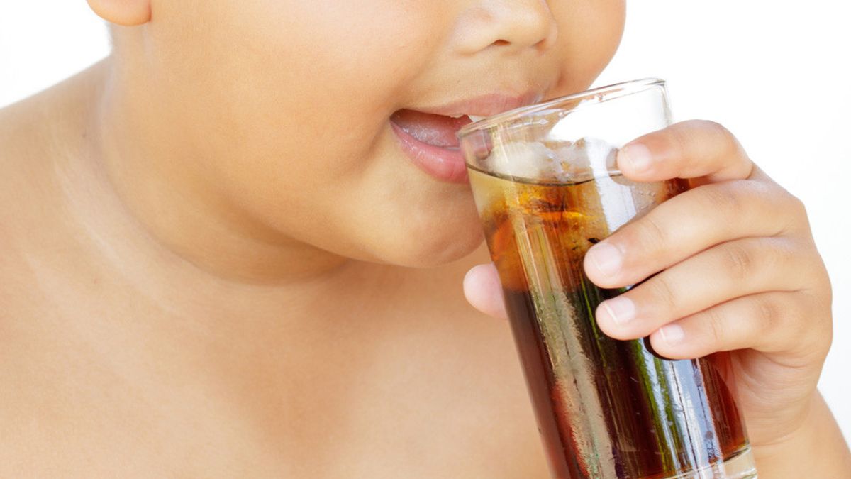 Dampak untuk Kesehatan Bila Si Kecil Sering Minum Soda